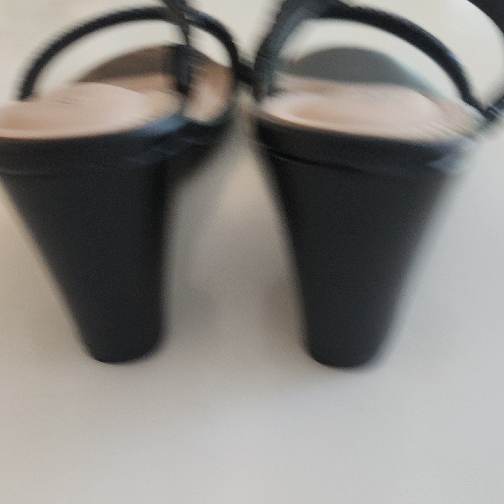 London Fog Black Beaded Women's Sparkly Wedge Sandals. Never Worn. - Picture 5 of 11